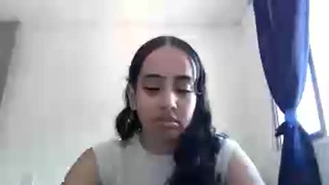 Independent model online show from April 26, 2026, 5:21 pm