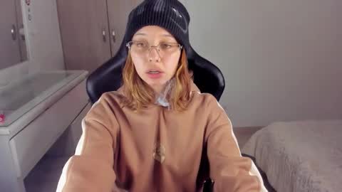 Karo online show from December 14, 2025, 3:23 am