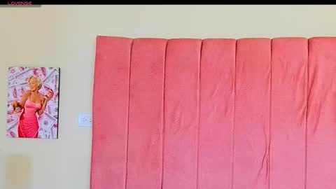 karoline online show from December 1, 2025, 7:52 pm