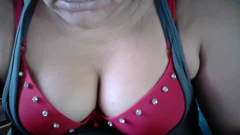 karolbb online show from December 8, 2024, 4:28 pm