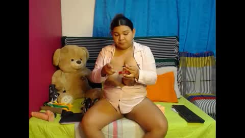 Snapshot of karolhot916 chatting on February 16, 2025, 12:41 am karol online show from February 16, 2025, 12:41 am