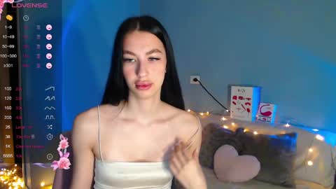 Kira online show from April 7, 2026, 2:01 am