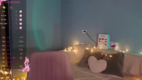 Snapshot of karolina_hottie_ chatting on April 21, 2026, 2:51 am Kira online show from April 21, 2026, 2:51 am