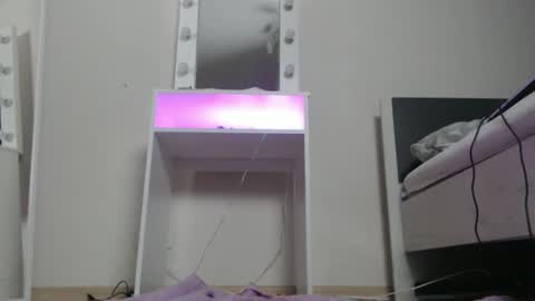 Snapshot of karolinas777x chatting on December 16, 2025, 6:24 pm Karolinas777x online show from December 16, 2025, 6:24 pm