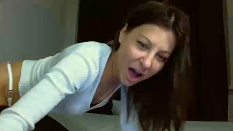 Karolinas777x online show from April 17, 2026, 6:00 pm