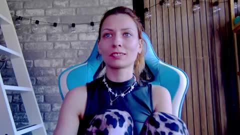 Snapshot of karoline121 chatting on March 5, 2025, 1:39 pm karoline121 online show from March 5, 2025, 1:39 pm