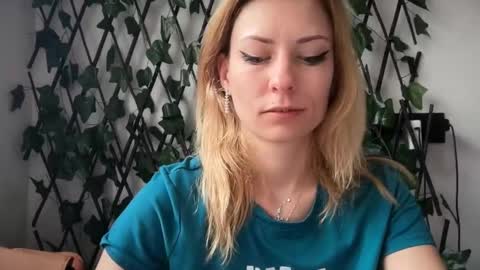 karoline121 online show from February 6, 2026, 10:18 am