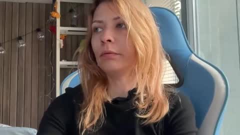 karoline121 online show from February 20, 2026, 6:48 am