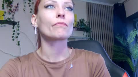 karoline121 online show from April 2, 2026, 3:53 pm