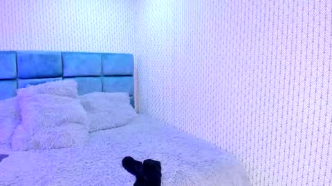 Snapshot of karoline_jones_ chatting on December 14, 2024, 12:33 am Karoline  online show from December 14, 2024, 12:33 am