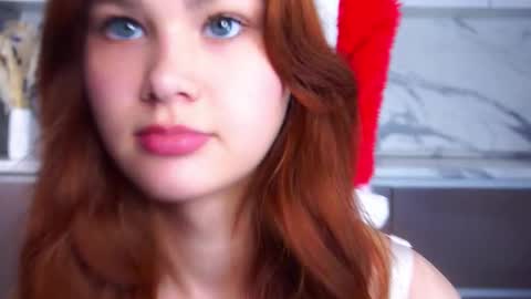 lina online show from December 22, 2025, 11:51 am