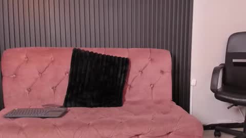 karolwest_ online show from January 13, 2026, 11:59 am