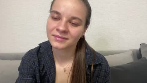 Lia online show from April 10, 2026, 4:12 pm