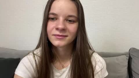 Lia online show from May 4, 2026, 4:03 pm