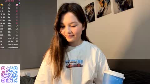 Kira online show from October 5, 2025, 2:04 pm