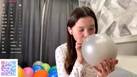 Kira online show from November 19, 2025, 9:31 am