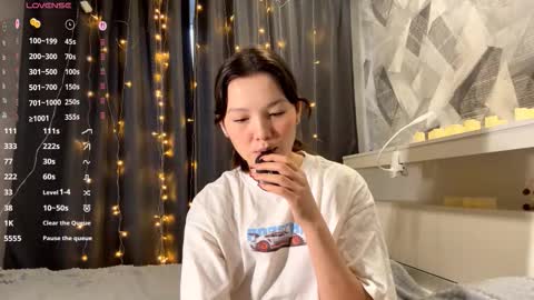 Kira online show from November 30, 2025, 8:40 am