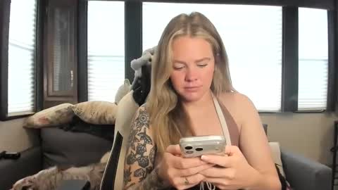 Kitty Kat online show from April 21, 2026, 8:01 pm