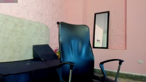 Katalina online show from April 30, 2026, 8:57 pm