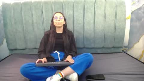 Katalina online show from May 17, 2026, 7:54 pm
