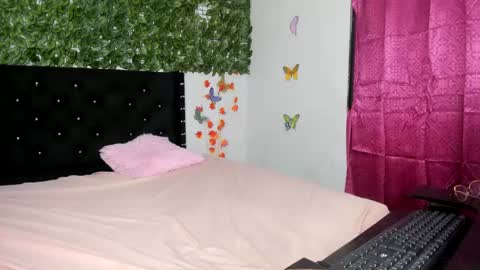 katalina_hot45 online show from March 5, 2025, 10:21 pm