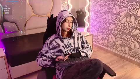 katana_tay online show from November 8, 2025, 12:16 pm