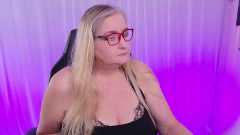 Snapshot of katdsinclair chatting on February 4, 2025, 5:34 pm Kat D Sinclair online show from February 4, 2025, 5:34 pm