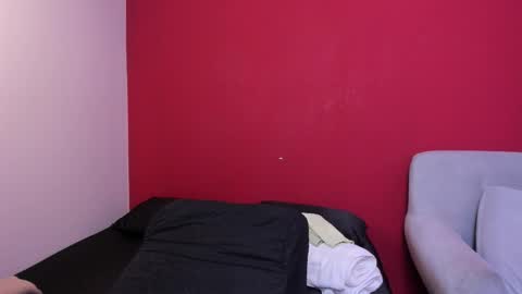 Kate  online show from December 17, 2025, 11:16 am