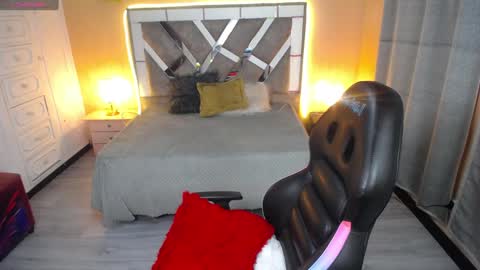 kate_lawrence_ online show from February 8, 2025, 3:30 am