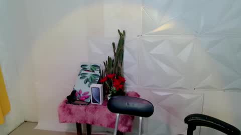 Snapshot of kate_romance chatting on December 19, 2024, 3:40 am Kate online show from December 19, 2024, 3:40 am