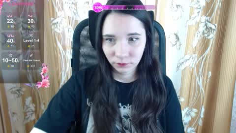 Snapshot of katecrash chatting on October 6, 2025, 12:24 pm YourKate online show from October 6, 2025, 12:24 pm