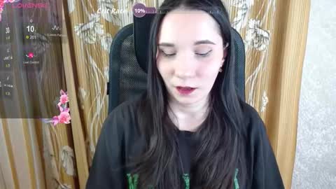 Snapshot of katecrash chatting on October 17, 2025, 1:25 pm YourKate online show from October 17, 2025, 1:25 pm