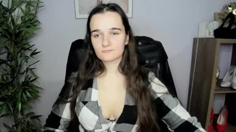 Kate  online show from December 21, 2024, 11:33 am