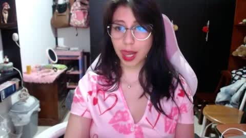 Kateeen18 online show from July 25, 2026, 6:55 am