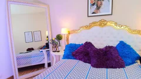 katee Martinez online show from November 26, 2025, 7:37 pm