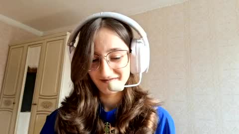 Elwyna online show from March 24, 2026, 6:07 am