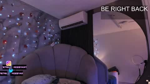 Im Katherine but call me Kate  online show from November 23, 2025, 12:27 pm