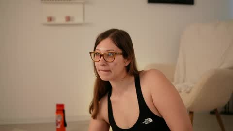 Cristina online show from April 28, 2026, 3:33 am