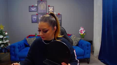 Kate online show from December 17, 2024, 6:09 pm