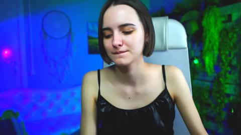 katewillows online show from March 23, 2026, 8:40 am