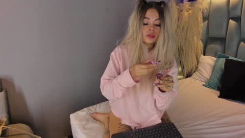 Snapshot of kathegomez_ chatting on December 24, 2024, 5:13 pm KatheGomez  online show from December 24, 2024, 5:13 pm