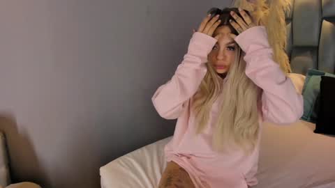 Snapshot of kathegomez_ chatting on December 24, 2024, 8:38 pm KatheGomez  online show from December 24, 2024, 8:38 pm