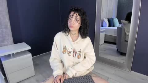 KatheGomez  online show from April 19, 2026, 2:22 am