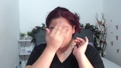 kathygonzalez_ online show from December 24, 2024, 11:17 am