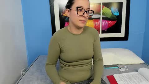 Khaterine online show from October 28, 2025, 8:33 pm