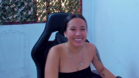 Snapshot of katiacuper chatting on December 2, 2024, 2:52 pm Katia Cuper online show from December 2, 2024, 2:52 pm