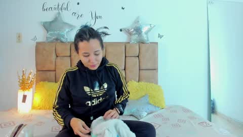 Snapshot of katiacuper chatting on January 4, 2025, 12:38 pm Katia Cuper online show from January 4, 2025, 12:38 pm