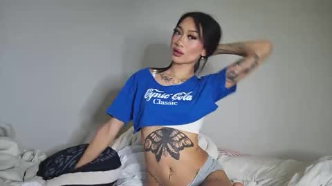 katiecai online show from December 15, 2025, 2:49 am