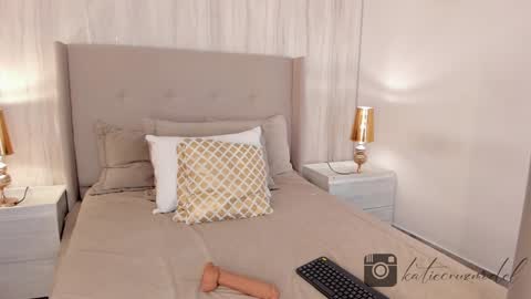 Snapshot of katiecruz_ chatting on January 9, 2025, 4:49 pm Katie online show from January 9, 2025, 4:49 pm