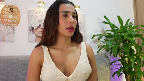 Snapshot of katiecruz_ chatting on June 4, 2026, 10:43 am Katie online show from June 4, 2026, 10:43 am
